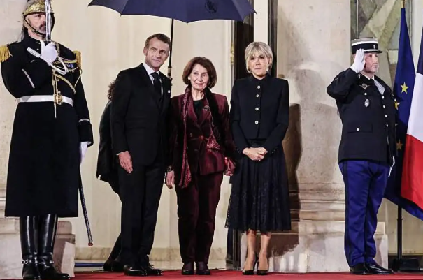 Сиљановска-Давкова присуствуваше на свечената вечера приредена од Макрон за високите гости на Парискиот мировен форум