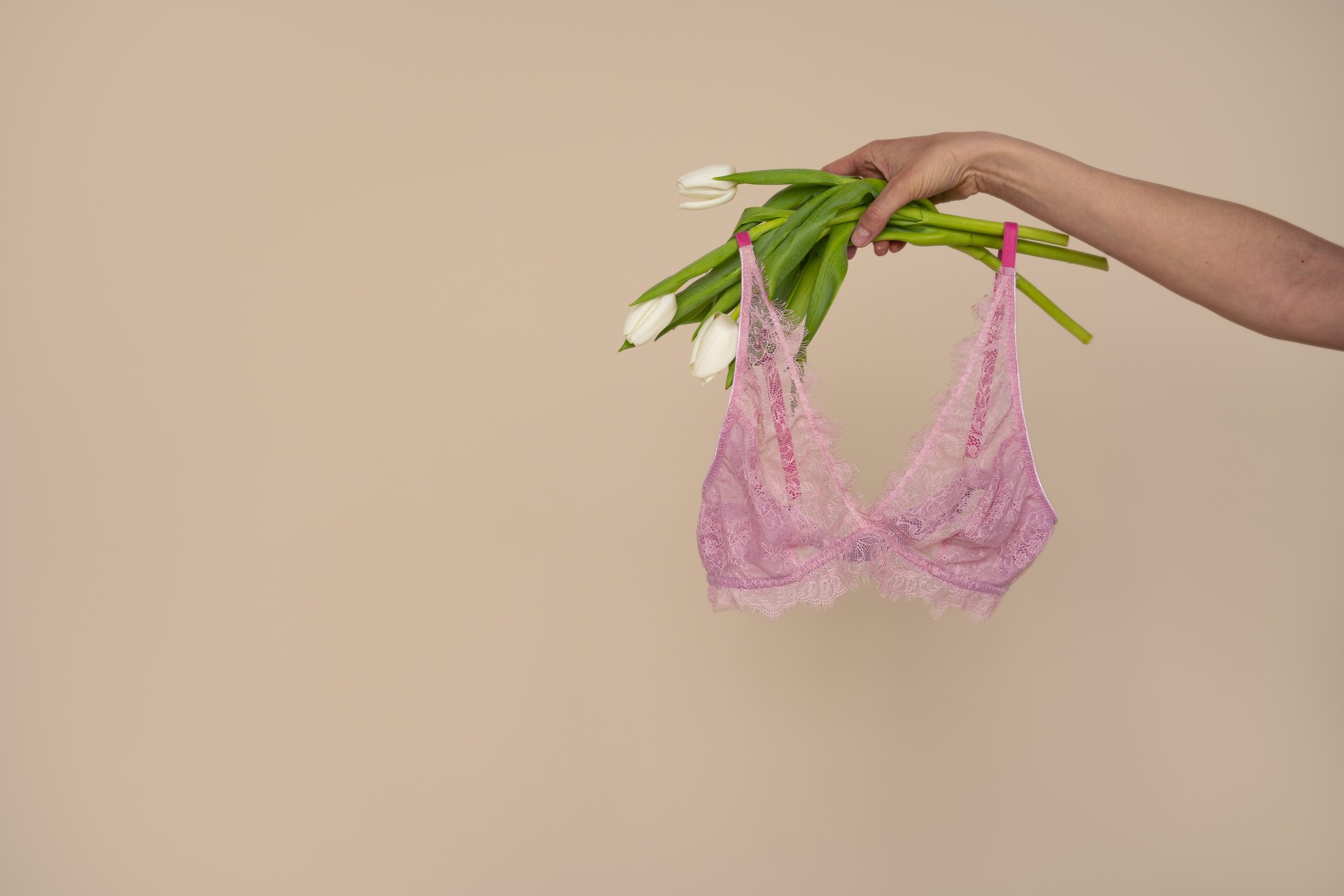 Ослободи ги, прегледај ги, сакај ги: Жените го слават Светскиот ден без градник – Еве зошто е важен овој ден