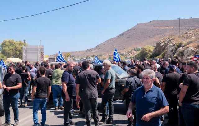 Блокирани главните патишта на Крит – фармерите гневни што не добиле субвенции