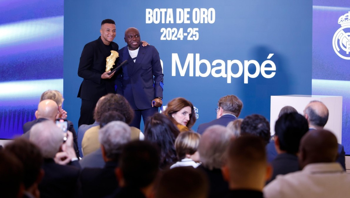 Мбапе денеска ја прими најголемата награда во неговата кариера! (ФОТО)