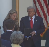 Трамп постхумно му го додели медалот на слободата на Чарли Кирк