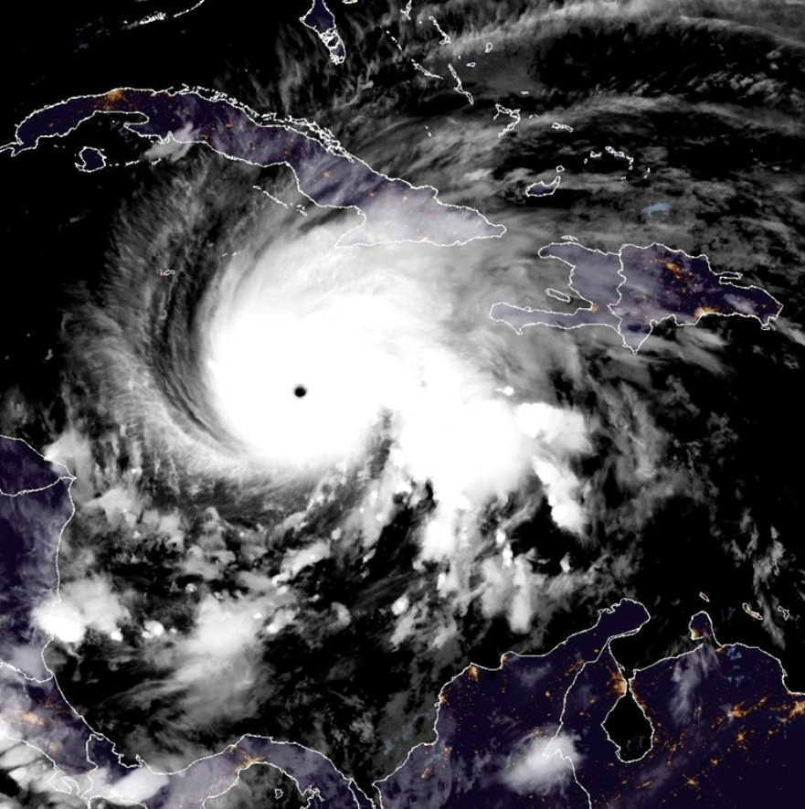 (Видео) Јамајка се подготвува за најлошиот ураган во историјата, Премиерот: Се молам