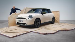 Британскиот моден дизајнер Пол Смит отпакува уште едно посебно МИНИ