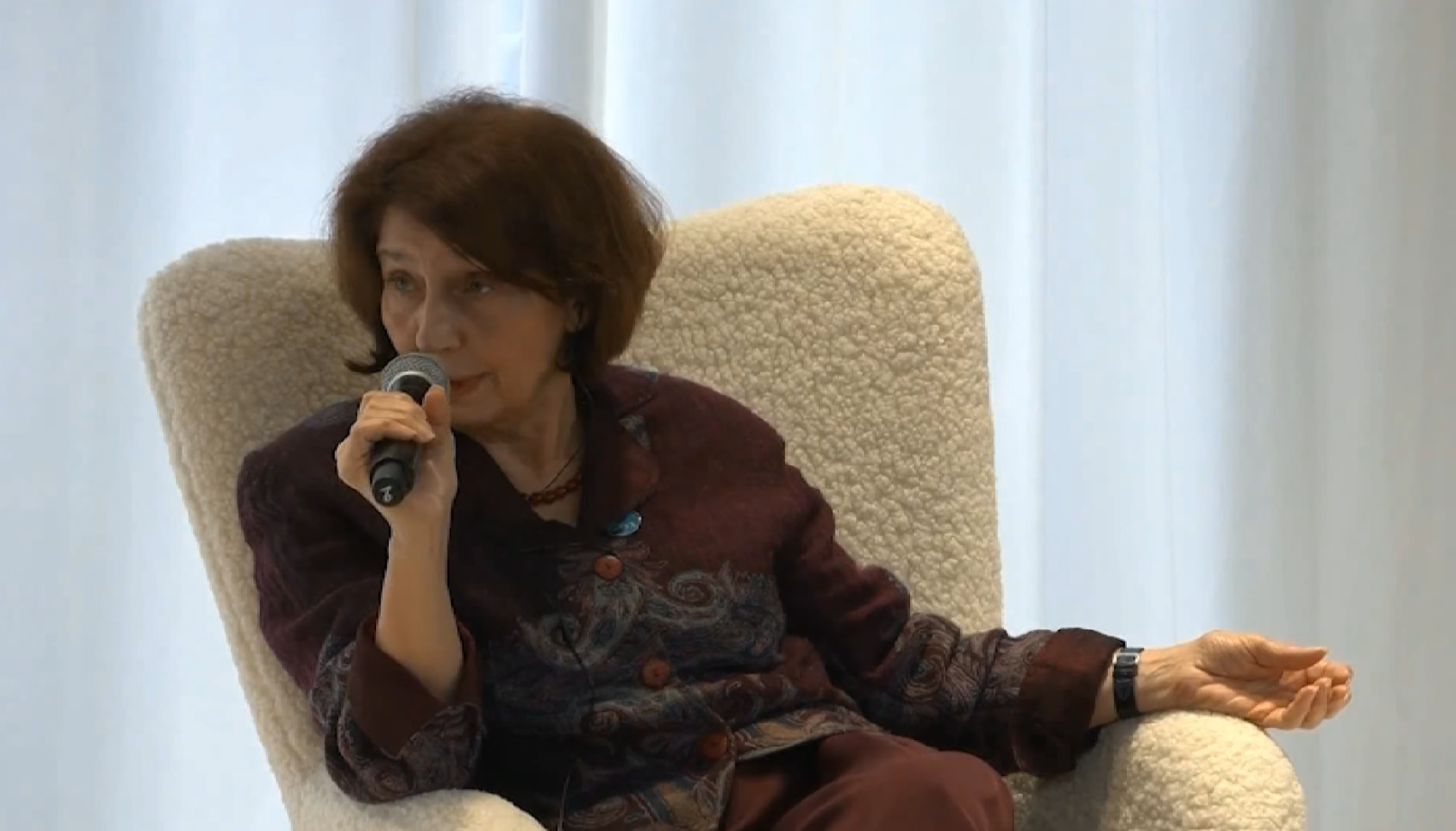 Силјановска Давкова: Наместо поддршка добивме уцени и услови за членството во ЕУ