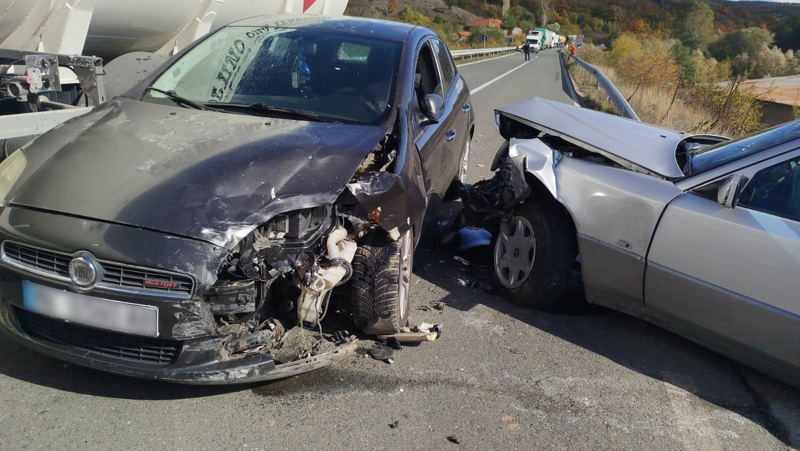 (Фото) Сообраќајка на патот Македонска Каменица – Делчево, се судрија два автомобили и камион