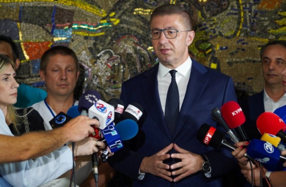 Премиерот Мицкоски во посета на ГОБ  „8 Септември“