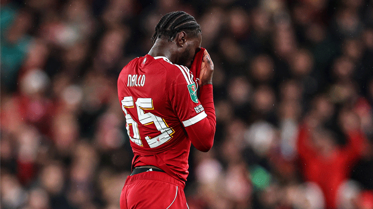 Има два меча за Ливерпул, на двата доби црвени картони за само 16 минути на терен