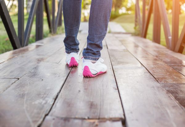 Наставничка од Калифорнија добила отштета од 6,5 милиони евра затоа што паднала на нерамен тротоар