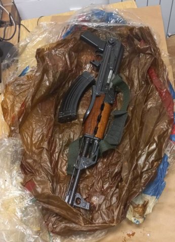 Пронајдена автоматска пушка во скопско, упасени се две лица