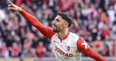 ВИДЕО: Топ-гол од слободен на Грифо, „бункерот“ кобен за Ајнтрахт