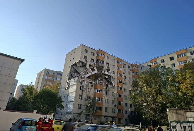 ФОТО| Тројца загинати во експлозија во станбена зграда во Букурешт