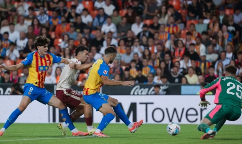 Виљареал ја освои „Местаља“ и се доближи до Реал и Барса