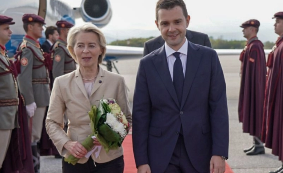 Муцунски ја пречека Фон дер Лајен на скопскиот аеродром