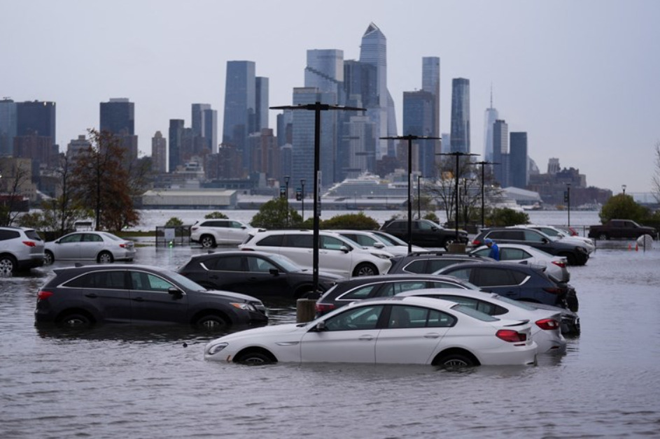 (Видео) Силно невреме го погоди Њујорк, двајца мртви
