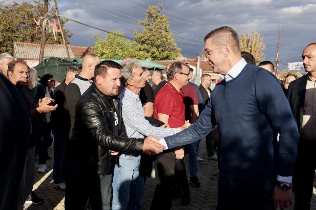 Да се остават во минатото луѓето кои освен освен распродажба на Македонија, не покажаа ништо друго, повика Мицкоски од Росоман