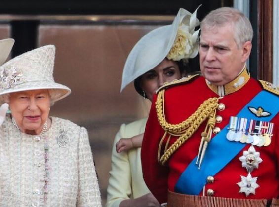 ЧАРЛС ПРЕСЕЧЕ: Принцот Ендру остана без титули и исфрлен од палатата