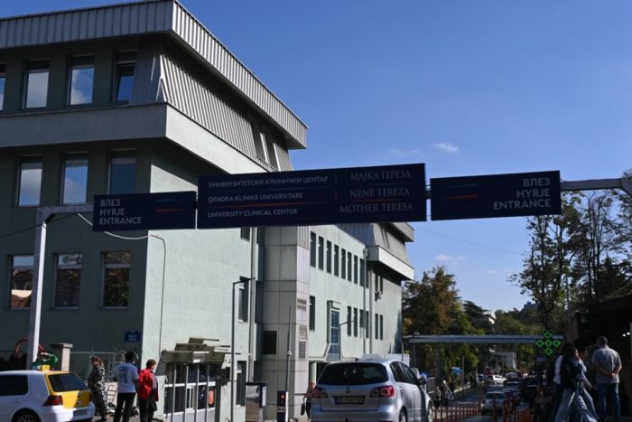 СКОПЈЕ: Возач побегнал откако со автомобил прегазил и тешко повредил 11-годишно девојче, кое е пренесено во Клиничкиот центар