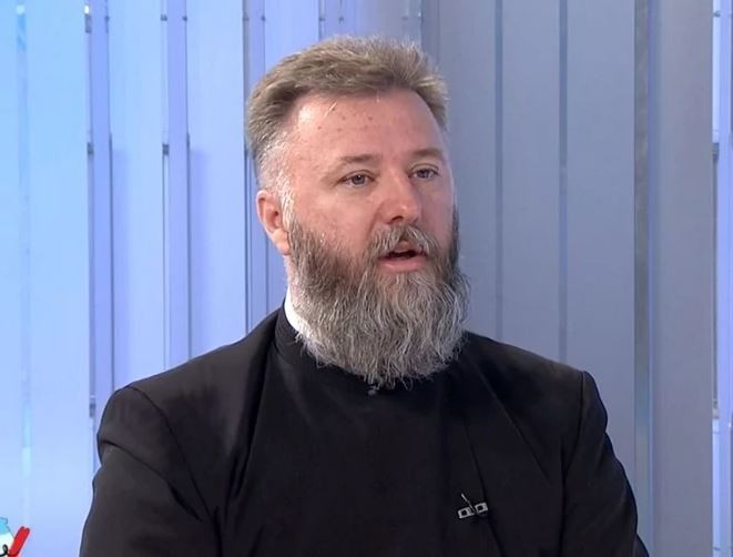 „Разговарав со Света Петка кога мојата сопруга беше трудна“: Отец Предраг Поповиќ сонувал сон, а следното утро го дочекала чудесна глетка