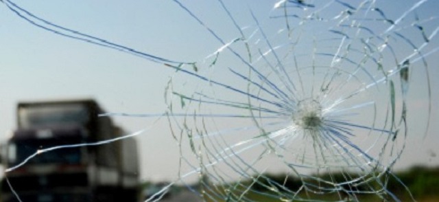 Две сообраќајки на патот Скопје-Велес, само една лента проодна