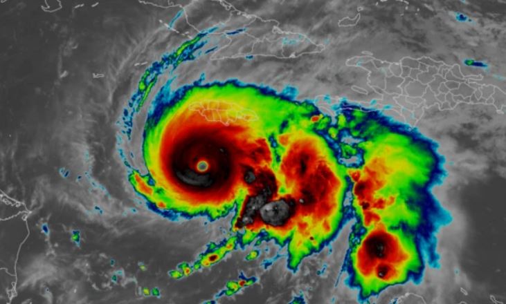 ВИДЕОI Јамајка на удар на „Мелиса“ – најсилната бура годинава