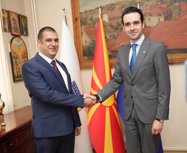 КОСТАДИНОВ СЕ ПРОСТИ ОД ГРАДОНАЧАЛНИЧКАТА ФУНКЦИЈА И МУ ПОРАЧА НА ЈАНКОВ: „Да го охрабрам да ја согледа и препознае визијата за Струмица“