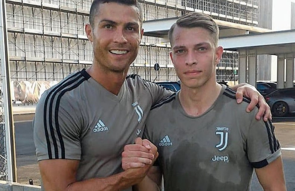 Делеше соблекувална со Роналдо и Дибала во Јувентус, а сега работи во градежништво