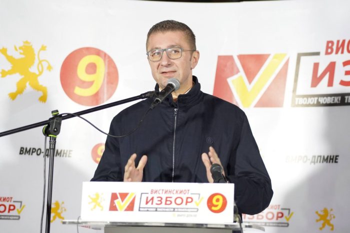 МИЦКОСКИ: Во недела масовно да излеземе на избори, седењето дома е најлошата опција