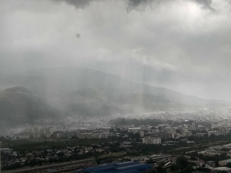 Поплава дожд над Македонија, доаѓа нов пороен бран