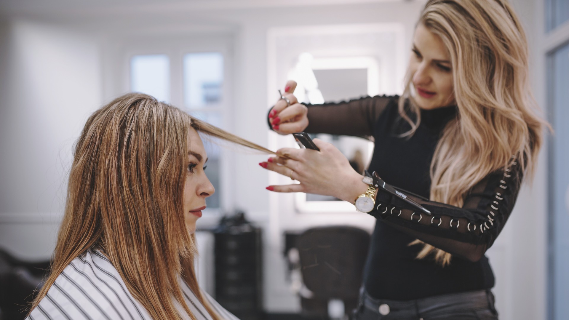 Штом ќе наполните 50 години, скратете ја косата вака: Експертите тврдат дека веднаш ќе изгледате дупло помладо