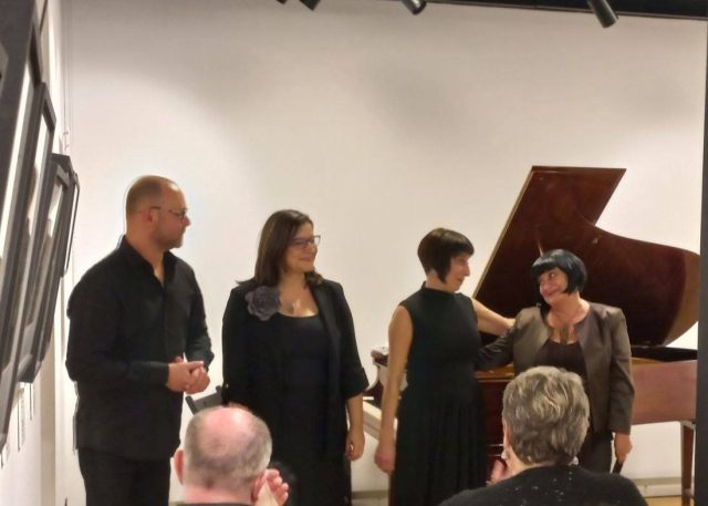 Одушевена публиката на концертот на триото „30 прсти“ во македонскиот КИЦ во Загреб