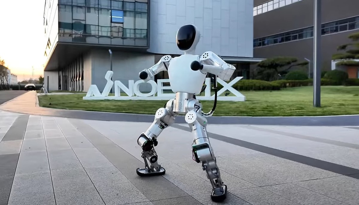 Кинеска компанија го создаде најевтиниот хуманоиден робот во светот и го нуди по цена на еден iPhone