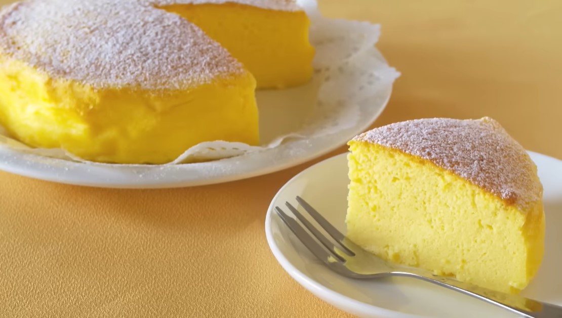 Јапонскиот чизкејк од само 3 состојки е вистинско чудо: Воздушест и мек десерт што ќе го обожавате! (ВИДЕО)
