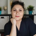 Носи само две фустанчиња и едни искинати пижами, па кога ќе ѝ кажеме да облече нешто друго, се нервира и вика… Како да постапиме?