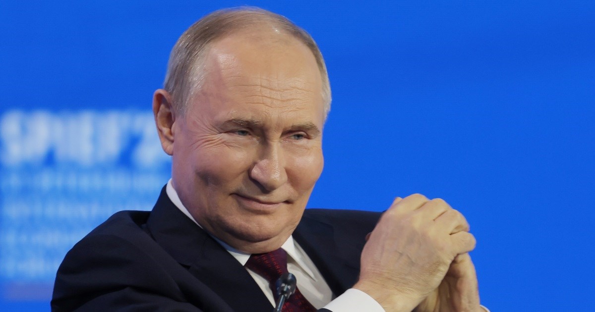 ЕК: Секоја од нашите земји-членки може привремено да ја укине забраната за летови на авионот на Путин