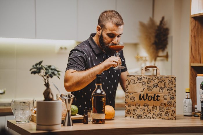 Подгответе дома коктели како професионалец – со коктел мајсторот Васил Пеевски и со Wolt