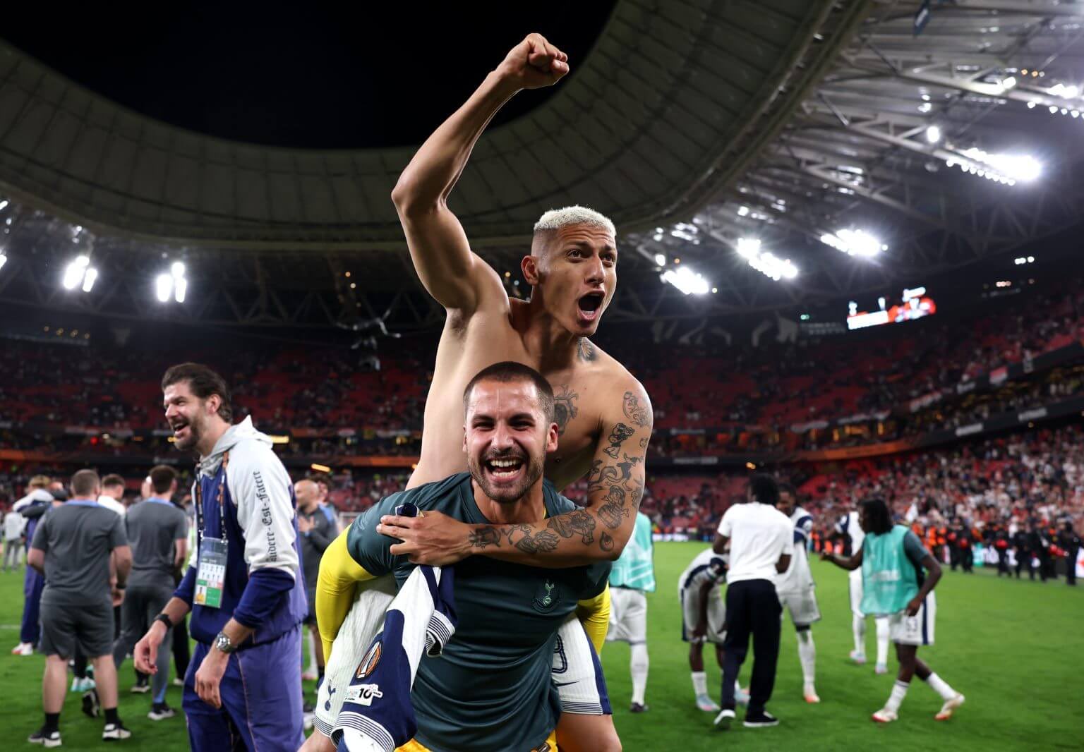 Во мај ја освои Лигата на Европа, па го напушти фудбалот на 26 години и стана фотограф (Фото)