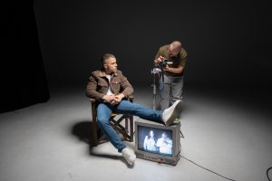 „Без да кажеш збор” – новиот сингл на Мартинијан Кириловски што зборува со тишина, а освојува со емоција