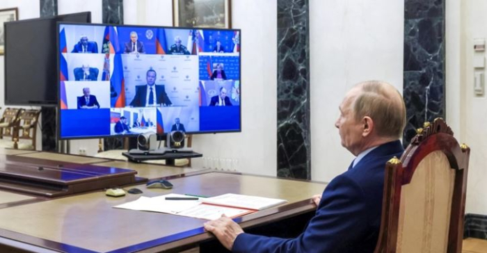 Путин го свика рускиот Совет за безбедност за да го информира за разговорот со Трамп