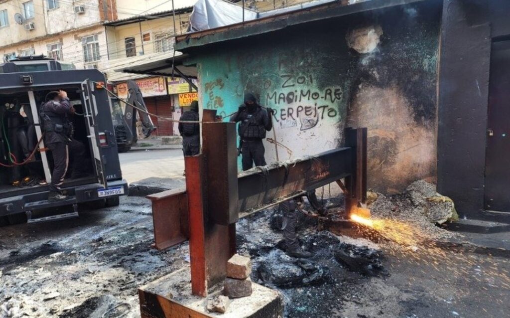 ВИДЕО: Најмалку 20 загинати во голема полициска операција во квартови на Рио де Жанеиро