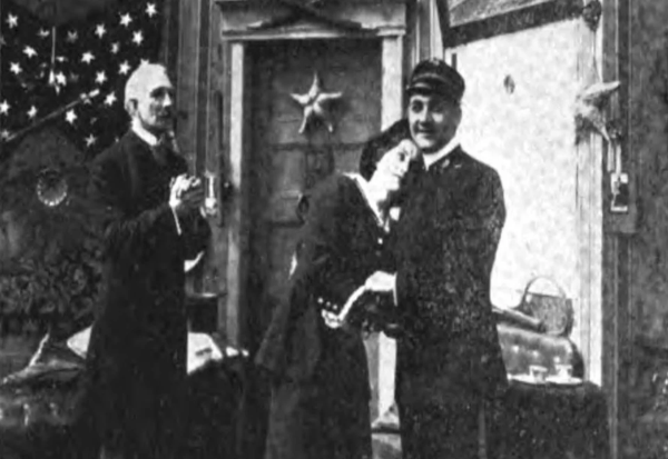 Првиот филм за „Титаник“ се појавил еден месец по катастрофата  и во него глумел преживеан патник