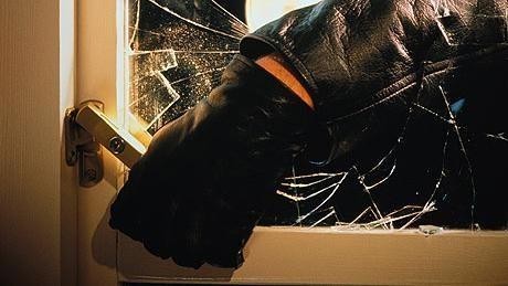 КРАЖБАТА ВО ЛУВР ЈА ИСКОРИСТИЈА КАКО ДОБРА РЕКЛАМА: Германска компанија за мобилни кранови се најде во случајна улога во грабежот и тоа добро го користи