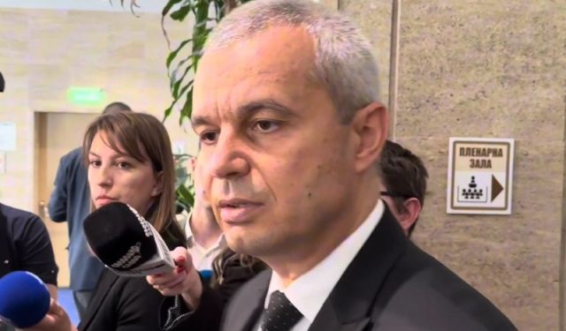 Костадинов повика на итна оставка од Владата