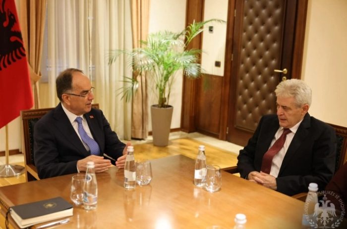 АЛИ АХМЕТИ КАЈ БАЈРАМ БЕГАЈ: Разговаравме за праведната војна на УЧК и нашите западни сојузници, објави претседателот на Албанија