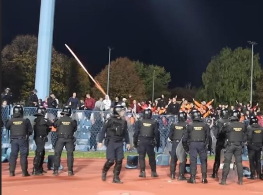 Toрцида испука ракета од трибините (ФОТО)