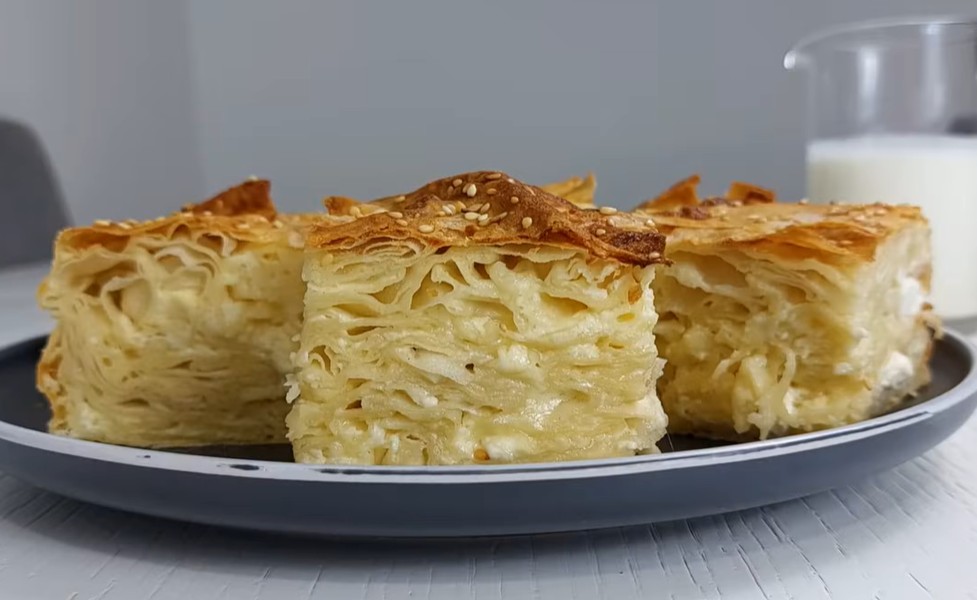 Македонска гибаница по ресторански рецепт: Однадвор крцкава а внатре сочна, благодарение на ОВОЈ трик на професионалните готвачи