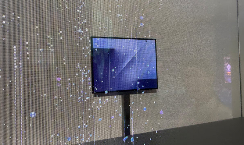 Samsung за првпат го прикажа својот тројно преклопен смартфон