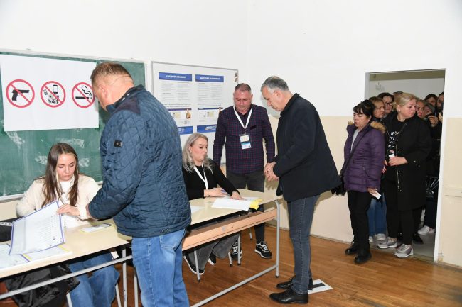 ДВЕ ГОДИНИ ПО БОЈКОТОТ НА ИЗБОРИТЕ, СРБИТЕ СЕ ВРАЌААТ НА ВЛАСТ ВО ОПШТИНИТЕ НА СЕВЕРОТ НА КОСОВО