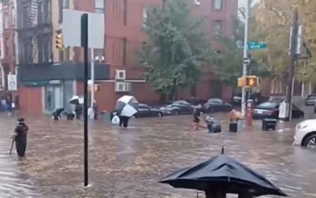 (Видео) Силно невреме го погоди Њујорк, двајца мртви