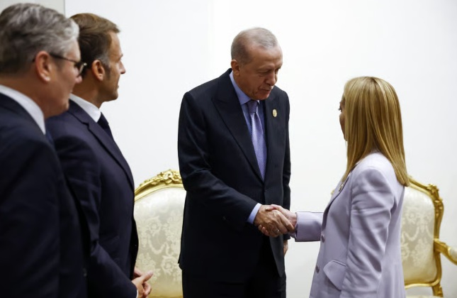 ЕРДОГАН Ѝ ВЕТИ НА МЕЛОНИ ДЕКА ЌЕ ЈА УБЕДИ ДА СЕ ОТКАЖЕ ОД ПУШЕЊЕТО