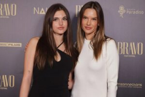 (Фото) Фаталната манекенка ја покажа својата наследничка: убавицата личи на татка си